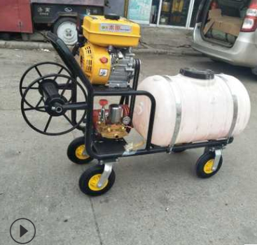 手推式四輪遠(yuǎn)程果樹菜園噴藥機(jī) 汽油高壓打藥機(jī) 自走式汽油打藥機(jī)